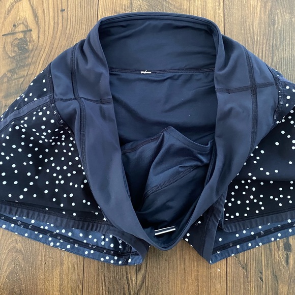 - Lululemon Shorts, size 8. Length 2.5 - Picture 6 of 8